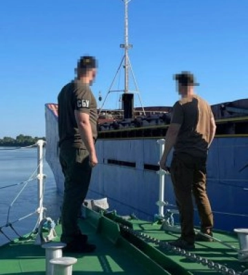 СБУ затримала капітана вантажного судна, який допомагав рашистам вивозити з Криму українське зерно