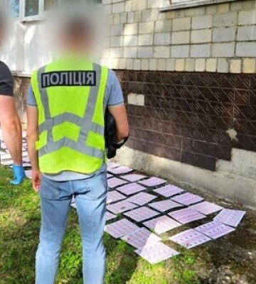 У Хмельницькому викрили підпільну друкарню з виробництва фальшивих документів