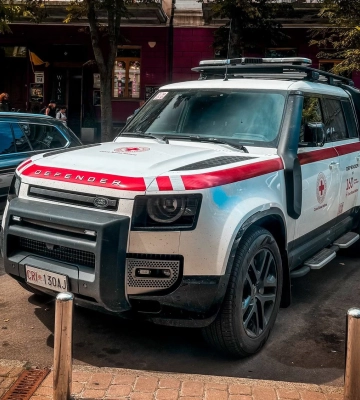 Существует в единственном экземпляре: в Киев приехал уникальный Land Rover 