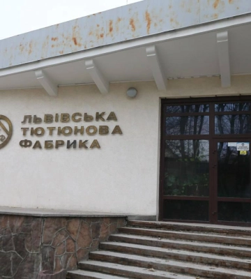 Тютюнову фабрику у Винниках працівники БЕБ обшукують два місяці