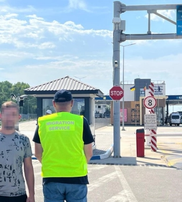 З Кіровоградщини видворили іноземця, який ухилився від самостійного виїзду