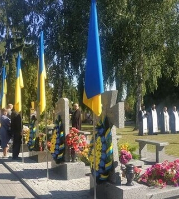 У Рівному встановлюють пам’ятники загиблим героям