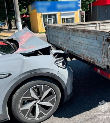 У Кропивницькому зіткнулися Volkswagen та ГАЗ (ФОТОФАКТ)