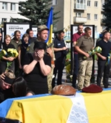У Рівному встановлюють пам’ятники загиблим героям