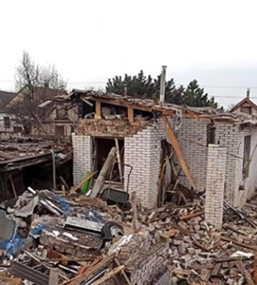 РФ завдала авіаудару по Боровій: спалахнула пожежа, є постраждалі