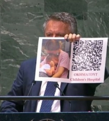 У відповідь на QR-код Росії Україна на Генасамблеї ООН показала правильний QR-код