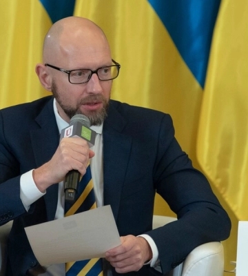 Внешний госдолг Украины должен быть реструктурирован в форме списания, это один из элементов победы – Яценюк