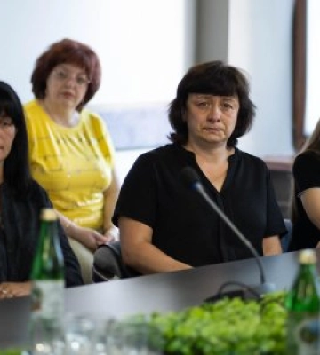 В Ужгородській міській раді рідним загиблих Героїв вручили високі державні нагороди