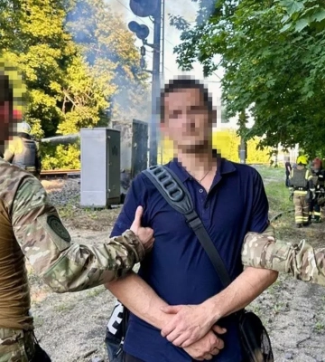 СБУ Рівненщини затримала диверсантів, які палили ролейні шафи на коліях Укрзалізниці