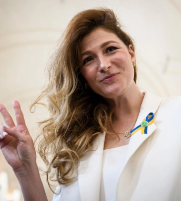 Еміне Джапарова написала заяву про відставку з посади постпреда України у Відні Еміне Джапарова написала заяву про відставку з посади постпреда України у Відні