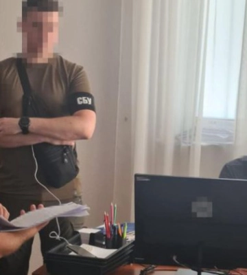 Взятка за предоставление лицензии на продажу горючего: задержали одного из главных налоговиков Киева