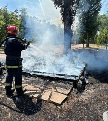 В Гданцевском парке Кривого Рога сгорела деревянная беседка