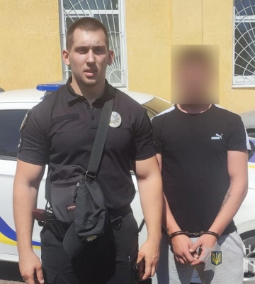 В Охтирці чоловіка пограбували на пляжі