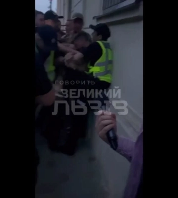 На табачной фабрике в Винниках на правоохранителей было совершено нападение: возбуждено уголовное производство