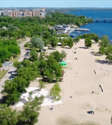 Чотири пляжі у Дніпрі мають «стійке фекальне забруднення»