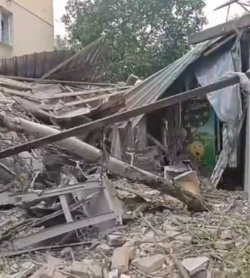 Російські військові обстріляли Дніпровський район Херсона (відео)