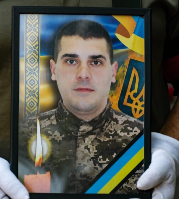 В Ужгороді попрощалися із полеглим захисником – старшим солдатом Юрієм Черяником