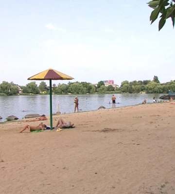 Як безпечно відпочивати: рятувальники вкотре нагадали жителям Рівненщини правила поведінки на воді (ВІДЕО)