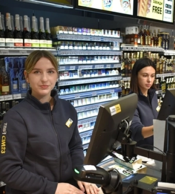 Скільки заробляють працівники луцьких «сімок»