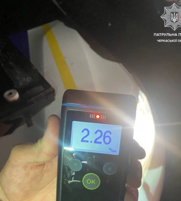 У Черкасах водій керував автомобілем напідпитку та порушив комендантську годину