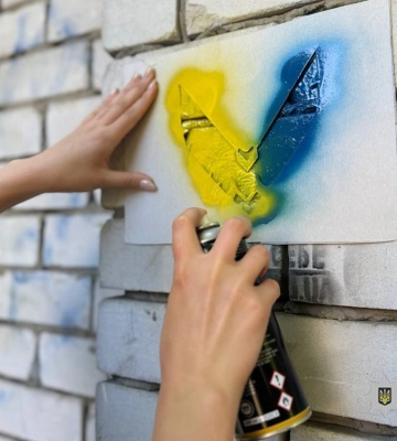 Із адресами наркоканалів у Черкасах борються патріотичними малюнками (ФОТО)