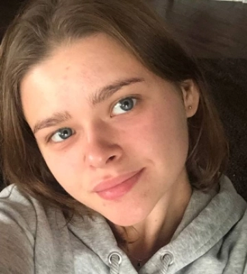 У Здолбунові попрощалися із загиблою від російського ракетного удару Юлією Фесюк (ВІДЕО)