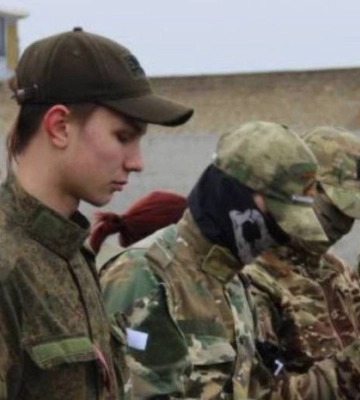 Ворог на Донеччині агітує молодь вступати до армії РФ