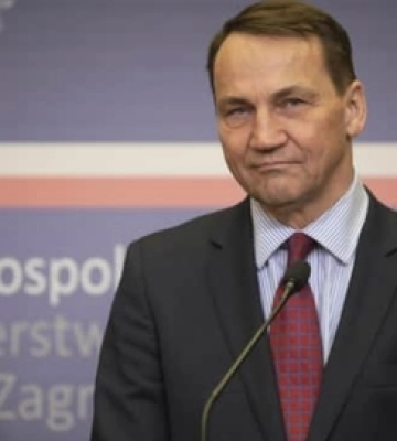 Сікорський заявив, що Польща розглядає пропозицію Києва збивати російські ракети над Україною