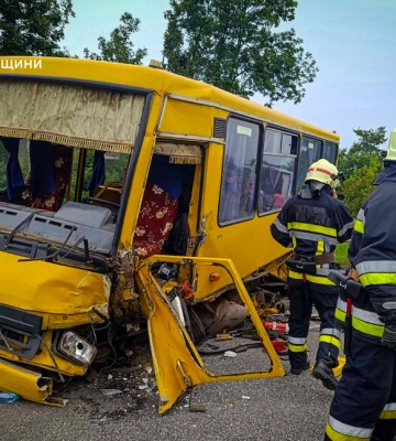 На Львівщині маршрутка потрапила в смертельну аварію: відомі нові деталі (ВІДЕО)