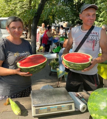 Огірки подорожчали вдвічи, кавуни коштують по 20 грн за кг: через спеку суттєво зросли ціни на Хитрому ринку Полтави