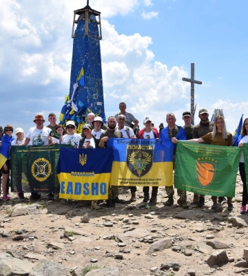 Прикордонники підкорили Говерлу, вшанувавши памʼять загиблих побратимів. Фото