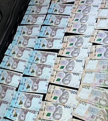 В Никополе мужчина пытался подкупить полицейского