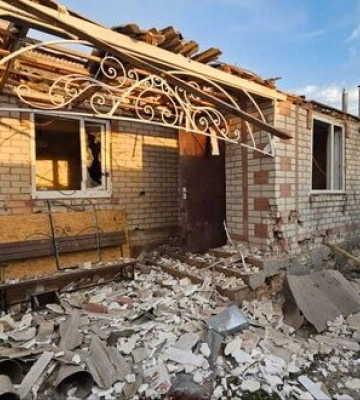 Росіяни вдарили по Чорнобаївці на Херсонщині. Постраждала 16-річна дівчина. ФОТОрепортаж