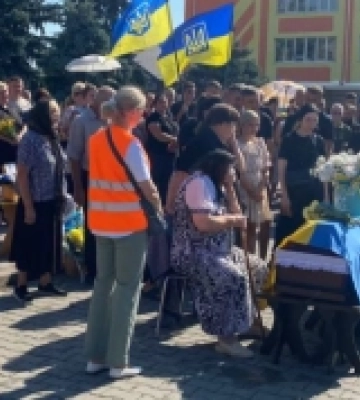 Кореччина попрощалася з 25-річним захисником України Михайлом Константиновим