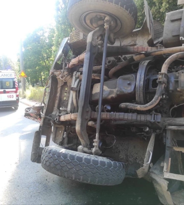 У Рівному агресивний чоловік перекинув КамАЗ і втік (ФОТО)