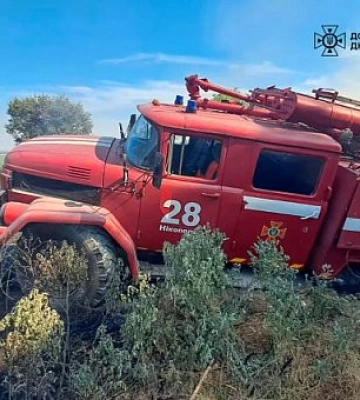 Армія РФ атакувала дроном автівку рятувальників на Нікопольщині: є постраждалі