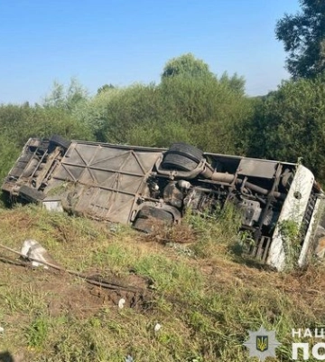 На Тернопільщині автобус з паломниками перевернувся, є постраждалі