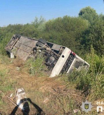 На Тернопільщині перекинувся автобус із понад 40 прочанами 