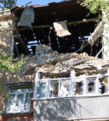 Який вигляд мають будинки в одному із районів Херсона після обстрілу. ФОТО 