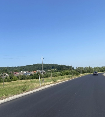 На Прикарпатті латають ями між Куровичами та Рогатином