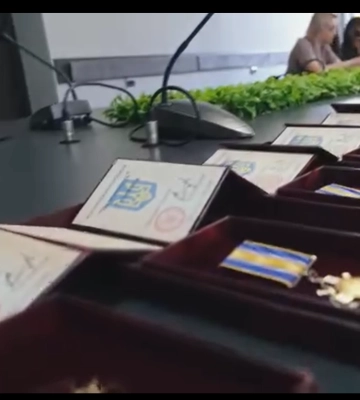 В Ужгородській міській раді рідним загиблих Героїв вручили високі державні нагороди