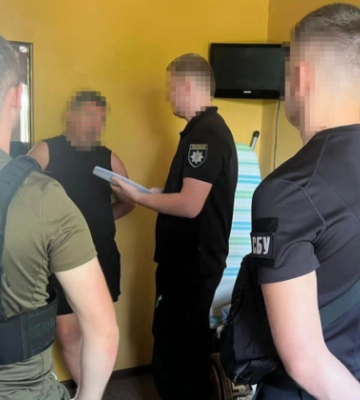 За 600 доларів «оформляли» чоловіків водіями, які можуть виїжджати за кордон: на Закарпатті викрили двох очільників товариства