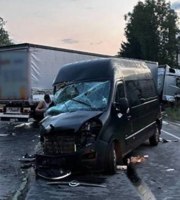 В Киеве столкнулись три автомобиля, есть пострадавшие