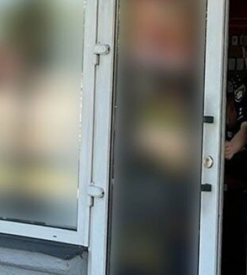 У Кременчуці літній чоловік прорвався в магазин мобільного зв&#039;язку та почав усе трощити