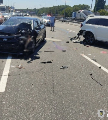 У Києві сталася жахлива ДТП на Столичному шосе: у постраждалої жінки ампутовано ноги