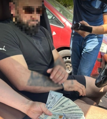 Требовал у военнообязанного 5500 долларов за обновление данных в ТЦК и отсрочку: во Львовской области подозревают спасателя ГСЧС