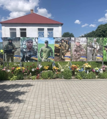 У громаді на Волині освятили банери полеглим Героям