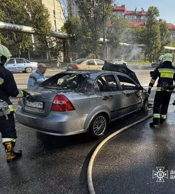 У Дніпрі на Космічній спалахнув «Chevrolet Aveo»