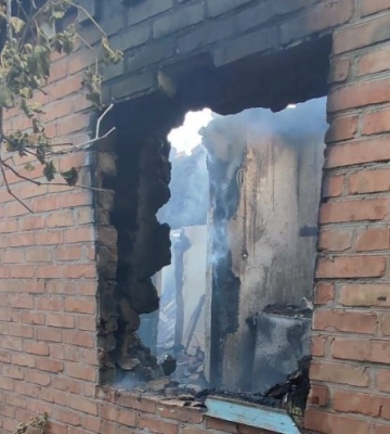 Через ворожі атаки на Нікопольщині пошкоджені приватні будинки та заправка