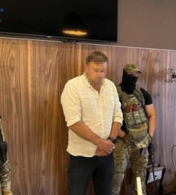 Отримав 14 тисяч доларів США за переправлення двох військовозобов’язаних: на Берегівщині затримали депутата міської ради